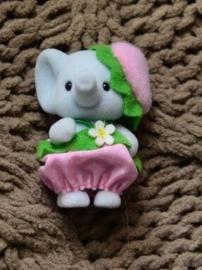 3 Brand new Calico Critters Berry Babies Blind Bags - revealed!